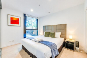 StayAU Convenient Apartment with Patio in Box Hill